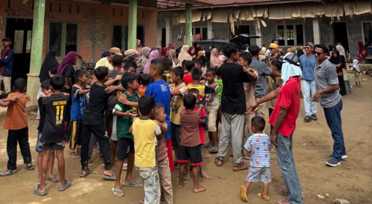 Anak Penyintas Banjir di Aceh Tamiang Diajak Bermain dan Makan Bersama oleh Dusun Kreatif Indonesia