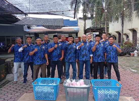 Anggota DPRD Deli Serdang Jasa Wardani Ginting Berbagi Ratusan Takjil di Kawasan Sunggal