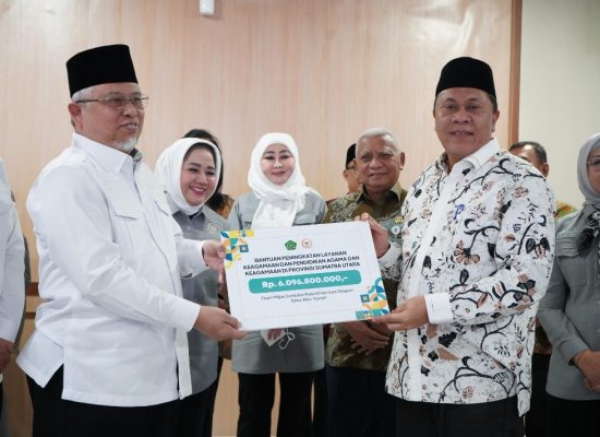 Kakanwil Kemenag Sumut Dorong Akselerasi Layanan Keagamaan dan Pendidikan, Komisi VIII DPR RI Serahkan Bantuan Rp6,37 Miliar