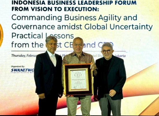 Presiden Direktur JNE Mohamad Feriadi Raih Indonesia Best CEO 2025