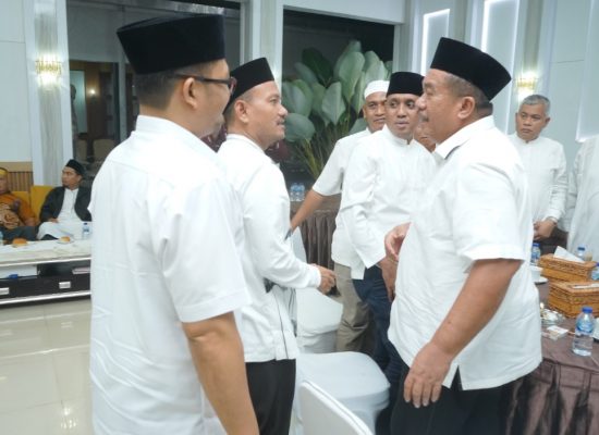 Wali Kota dan Wakil Wali Kota Tanjungbalai Takziah ke Rumah Duka Ayahanda Ketua TP-PKK Asahan