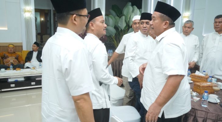 Wali Kota dan Wakil Wali Kota Tanjungbalai Takziah ke Rumah Duka Ayahanda Ketua TP-PKK Asahan