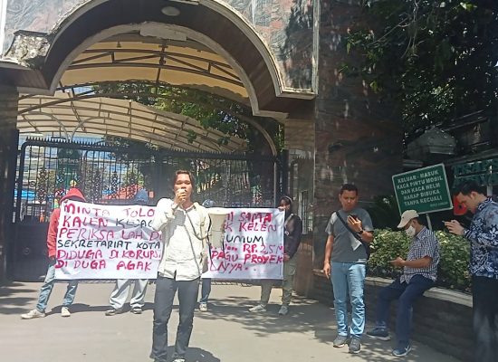 Mahasiswa MADILOG Sumut Demo di Kejagung, Soroti Dugaan Kejanggalan Anggaran di Setda Kota Medan