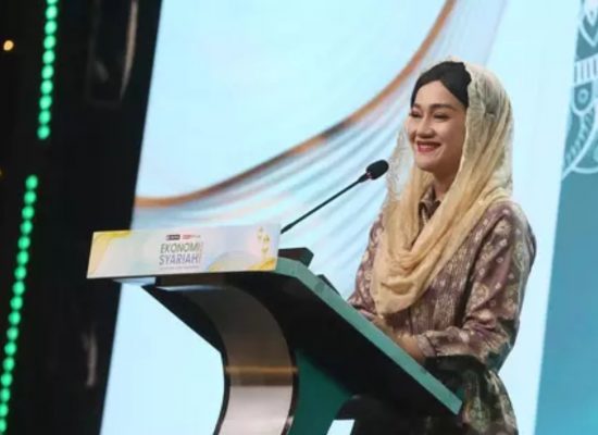 OJK Cermati Revisi Outlook Fitch terhadap Peringkat Kredit Indonesia