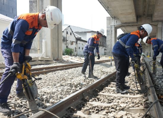 KAI Sumut Intensifkan Perawatan Jalur Jelang Angkutan Lebaran 2026, Wesel Stasiun Medan Diperiksa