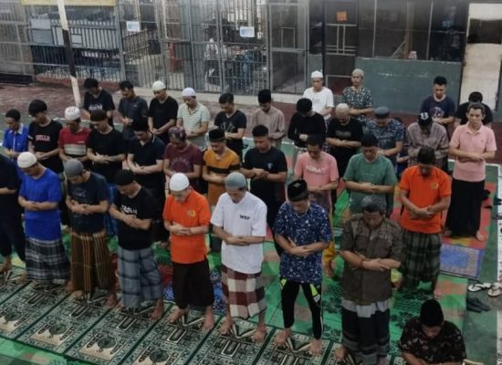 Warga Binaan Rutan Labuhan Deli Laksanakan Sholat Tarawih Berjamaah, Perkuat Pembinaan Spiritual di Bulan Ramadhan