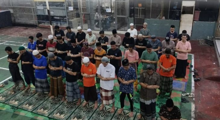 Warga Binaan Rutan Labuhan Deli Laksanakan Sholat Tarawih Berjamaah, Perkuat Pembinaan Spiritual di Bulan Ramadhan