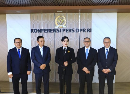 DPR RI Tetapkan Lima Calon Anggota Dewan Komisioner OJK, Friderica Widyasari Dewi Jadi Ketua