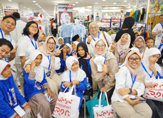 Pertamina Patra Niaga Sumbagut Gelar SEBARAN 5.0, Ajak Anak Yatim Pilih Baju Lebaran