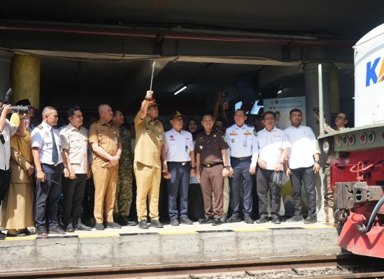 Gubernur Sumut Bobby Nasution Lepas Mudik Gratis Kereta Api di Stasiun Medan