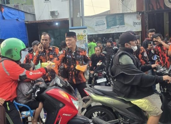 PAC Pemuda Pancasila Medan Sunggal Berbagi Takjil dan Sembako, Tebar Kepedulian di Bulan Ramadan