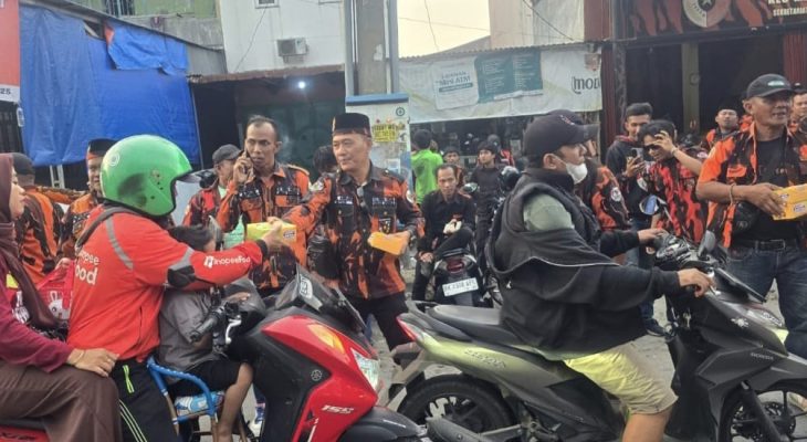 PAC Pemuda Pancasila Medan Sunggal Berbagi Takjil dan Sembako, Tebar Kepedulian di Bulan Ramadan