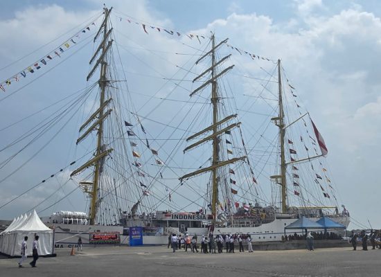 KRI Bima Suci Sandar di Belawan, Pelindo Fasilitasi Kunjungan Edukatif untuk Masyarakat