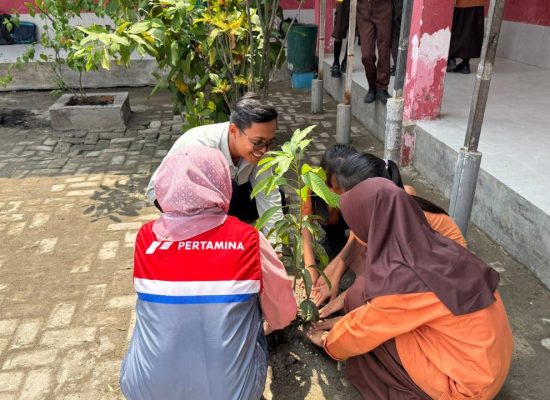 Pertamina Patra Niaga Edukasi Penghijauan di SDN 065009 Medan, Tanamkan Kepedulian Lingkungan Sejak Dini