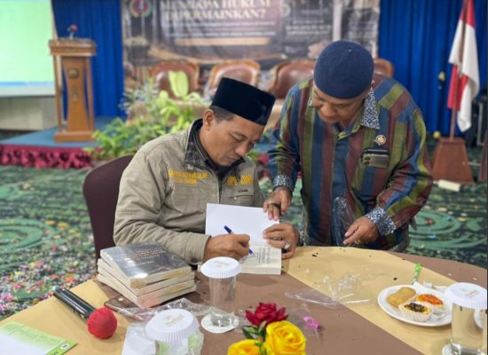 DPP AdNI Gelar Halal Bihalal dan Luncurkan Buku “Mengapa Hukum Dipermainkan?” di Medan