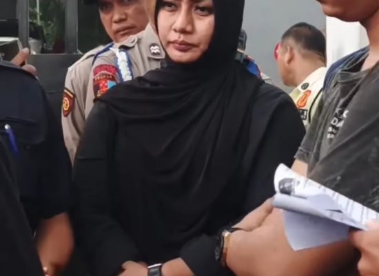 Anggota DPRD Medan Lailatul Badri Temui Pendemo di Tengah Hujan, Limbah Pabrik Kecap Jadi Sorotan