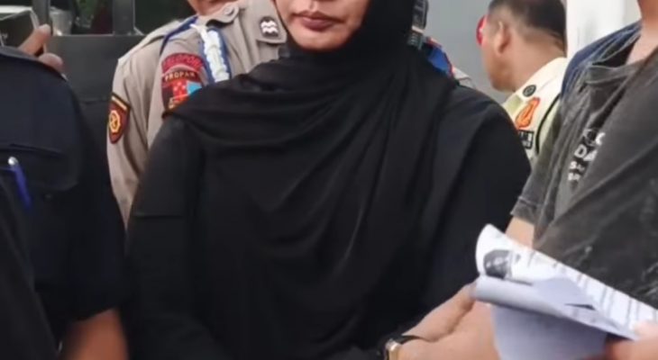 Anggota DPRD Medan Lailatul Badri Temui Pendemo di Tengah Hujan, Limbah Pabrik Kecap Jadi Sorotan