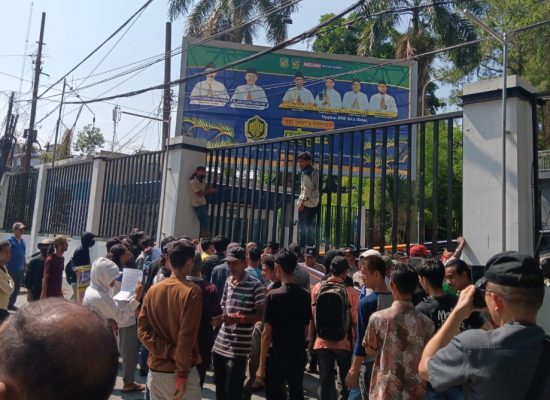 Demo Soal Bangunan Tanpa PBG di Medan Nyaris Ricuh, Massa Tuntut Tindakan Tegas