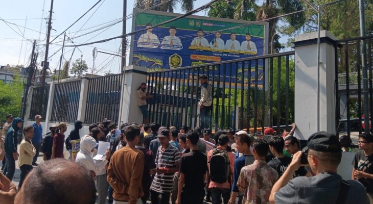 Demo Soal Bangunan Tanpa PBG di Medan Nyaris Ricuh, Massa Tuntut Tindakan Tegas