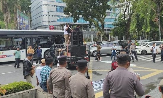 Balai Kota Medan Digruduk, Pedagang Desak Wali Kota Rico Waas Copot Dirut PUD Pasar