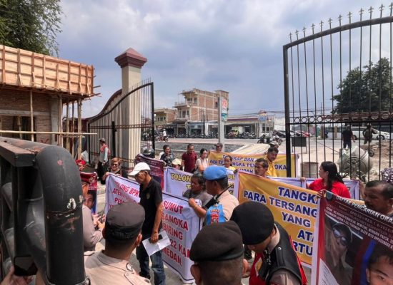 Kasus Persadaan Sembiring Mandek, Massa Desak Polrestabes Bertindak