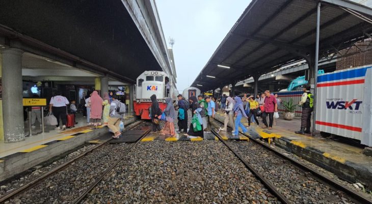 KAI Divre I Sumut–SPKA Sosialisasikan Keselamatan di Perlintasan, Penjualan Tiket Libur May Day Meningkat