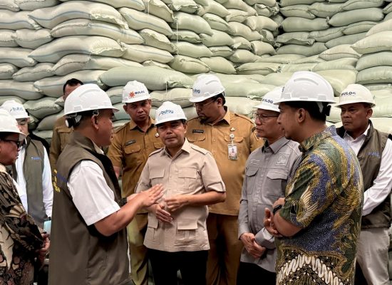 DPR RI Tinjau Gudang Bulog Medan, Pastikan Stok Beras dan Minyakita Aman