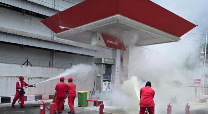 Pertamina Patra Niaga Sumbagut Gelar Simulasi Penanggulangan Kebakaran di SPBU Padang