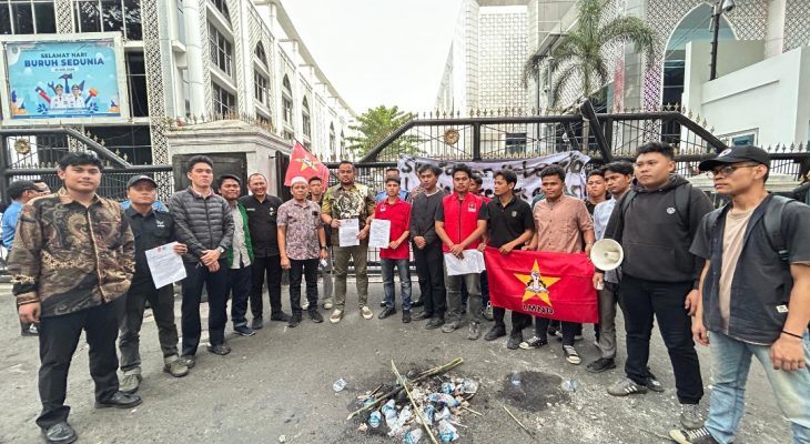 Peringati Hardiknas, LMND Sumut dan SEMA PTKIN Gelar Aksi di DPRD Sumut Soroti Dugaan Pungli Pendidikan