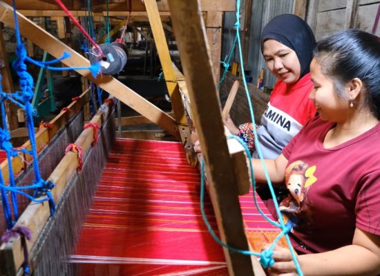 Pertamina Patra Niaga Dorong UMKM Tenun Ulos Samosir Go Global Lewat Sakkamadeha