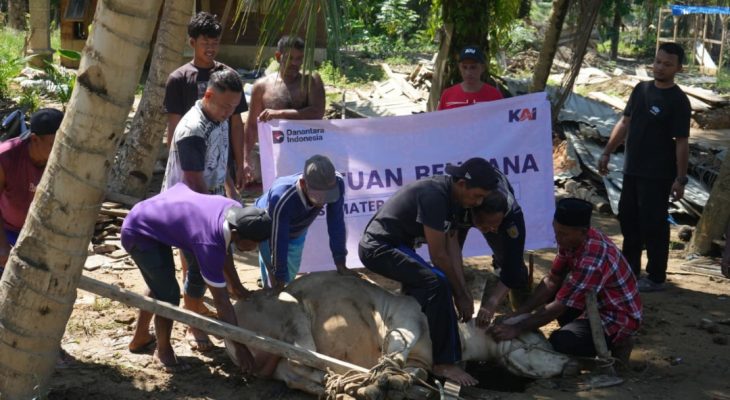 KAI Divre I Sumut Salurkan Hewan Kurban untuk Warga Terdampak Banjir di Aceh Tamiang