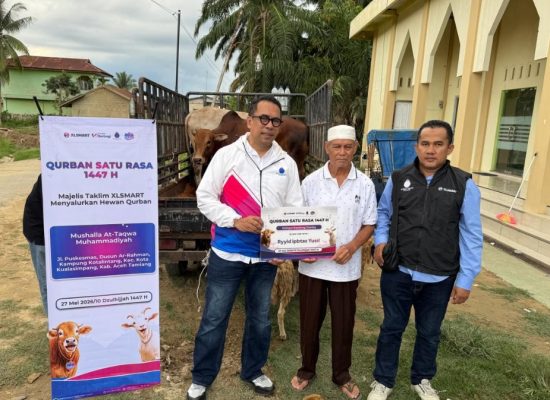 Karyawan XLSMART Salurkan Hewan Kurban untuk Warga Terdampak Banjir di Aceh Tamiang