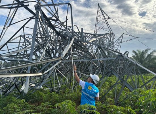 PLN Kerahkan Pesawat Hercules dan Tower Emergency untuk Pulihkan Sistem Kelistrikan Sumut