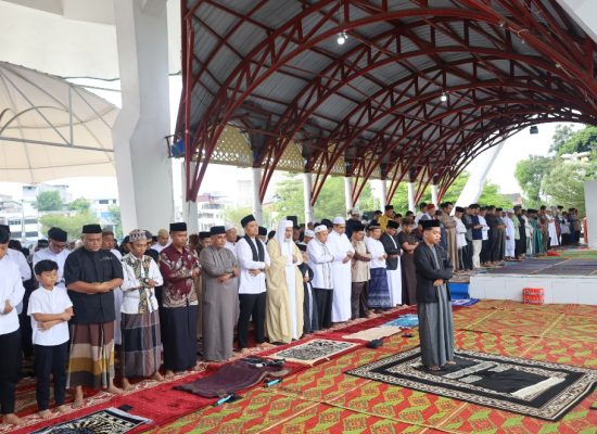 Plh Wali Kota Tanjungbalai Ajak Warga Perkuat Kebersamaan Saat Salat Iduladha 1447 H