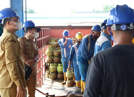 Plh Wali Kota Tanjungbalai Sidak SPBE dan Pangkalan LPG 3 Kg, Pastikan Distribusi Tidak Bermasalah