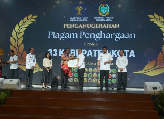 Pemko Tanjungbalai Terima Penghargaan Menteri Hukum RI atas Dukungan Program Bantuan Hukum Masyarakat
