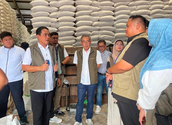 Direktur Keuangan Bulog Tinjau Langsung Penyaluran Bantuan Pangan di Sumut