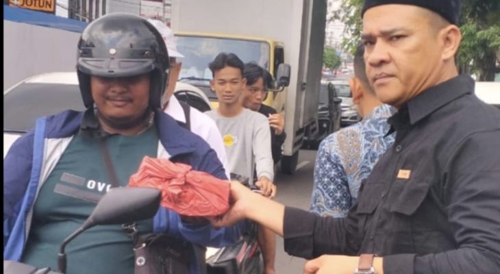 GRIB Jaya Medan Petisah Bagikan 500 Nasi Kotak dalam Program Jumat Berkah