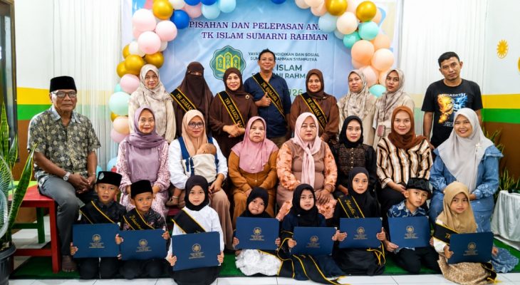 Angkatan Pertama TK Sumarni Rahman Diwisuda, Orang Tua dan Guru Tak Kuasa Menahan Haru