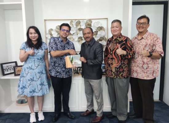 BNCT Berikan Best Customer Award kepada CMA, Perkuat Kemitraan Strategis untuk Dukung Pertumbuhan Arus Peti Kemas