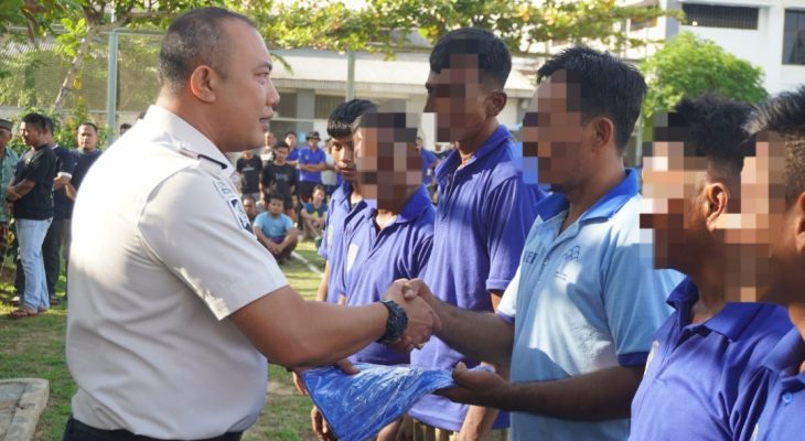 Lapas Narkotika Langkat Bagikan Paket Alat Mandi dan Pakaian Kerja, Wujud Nyata Pelayanan Prima bagi Warga Binaan