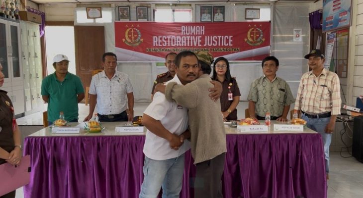 Humanis, Kejati Sumut Hentikan Perkara Penganiayaan Warga Humbang Hasundutan Melalui Restorative Justice