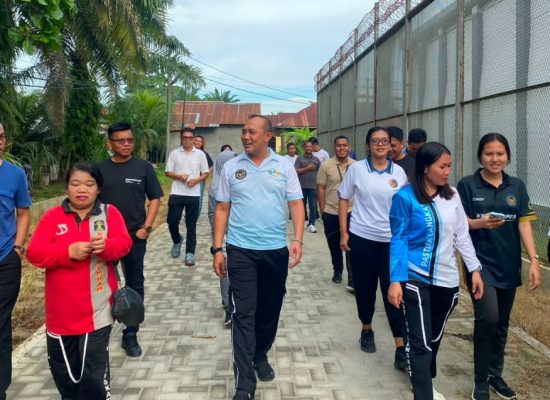 Gelar Jumat Sehat, Plt Kalapas Narkotika Langkat Pimpin Jalan Santai dan Kontrol Area Brandgang