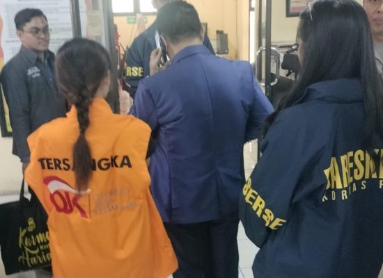 OJK Limpahkan Tersangka dan Barang Bukti Kasus Dugaan Tindak Pidana Perbankan PT BPR DCN ke Kejaksaan