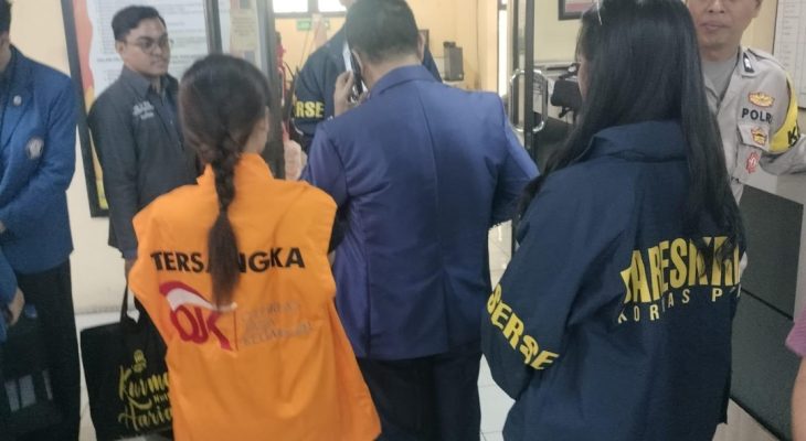 OJK Limpahkan Tersangka dan Barang Bukti Kasus Dugaan Tindak Pidana Perbankan PT BPR DCN ke Kejaksaan