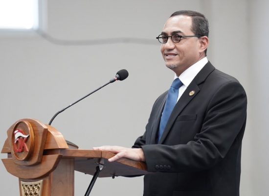 OJK Perkuat Literasi Pasar Modal Syariah di Kalangan Mahasiswa, Hasan Fawzi: Investasi Saham Bukan Judi