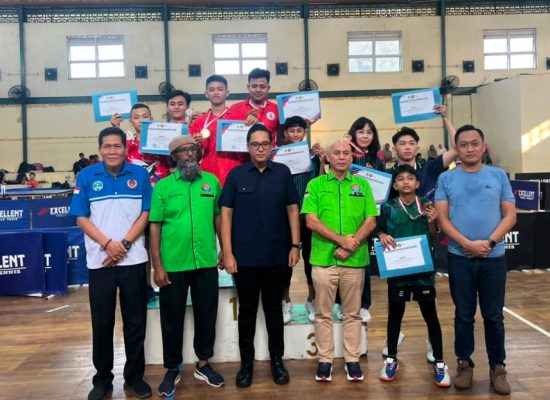 Wali Kota Rico Waas dan Ketua KONI Medan Tutup Turnamen Tenis Meja Antar PTM Piala Wali Kota 2026