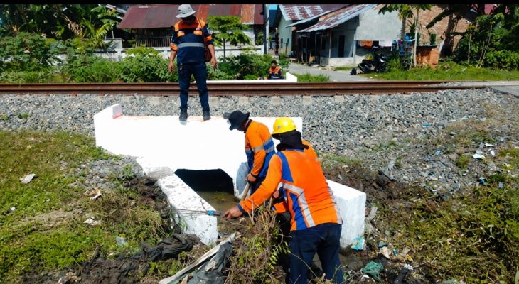 Hujan Lebat Guyur Sumut, KAI Divre I Siagakan Tim 24 Jam dan AMUS untuk Jaga Keselamatan Perjalanan Kereta Api