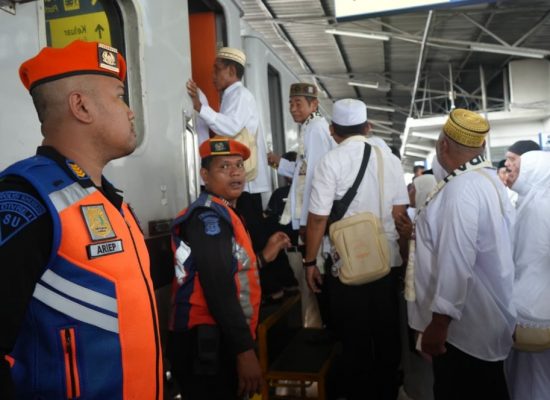 KAI Divre I Sumut Permudah Perjalanan Jemaah Umrah ke Bandara Kualanamu Lewat Layanan Angkutan Rombongan Kereta Api