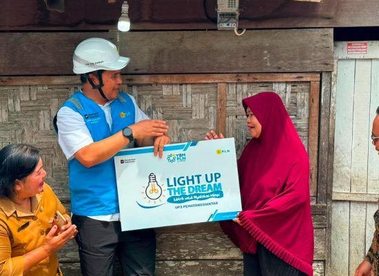 Donasi Insan PLN Hadirkan Listrik Gratis bagi 13 Keluarga di Simalungun